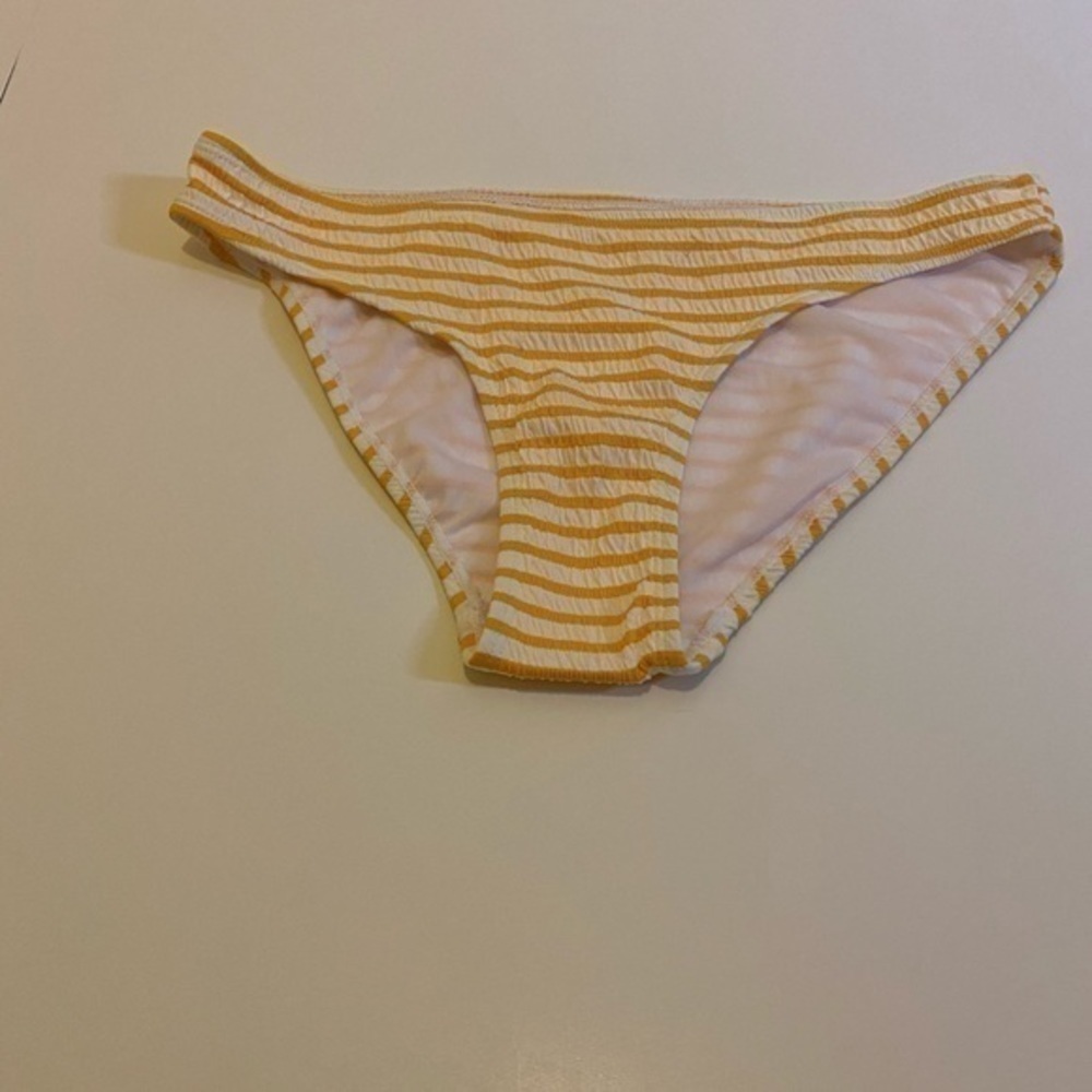 Keyhole knot front bikini set - Picture 8 of 10